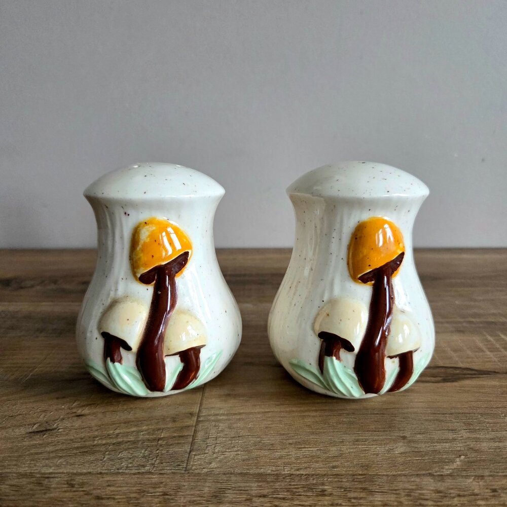 Vintage ceramic 1970s mushrooms salt & pepper shakers with stoppers.